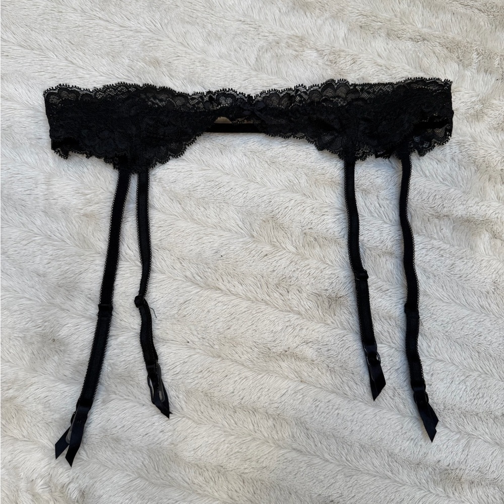 Black Lace Adjustable Garter